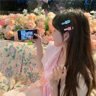 纸板屋女孩